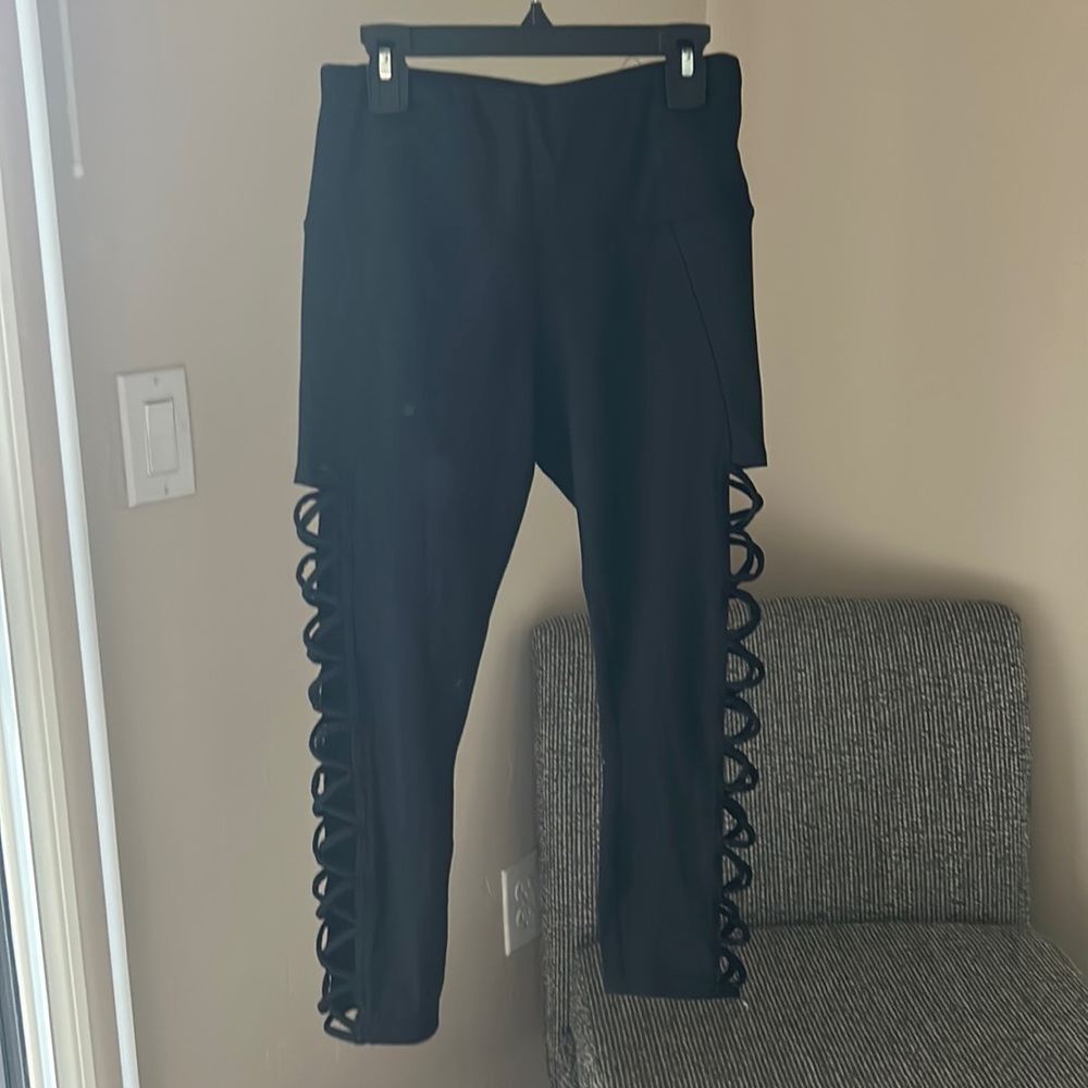 Yogalicious black cutout cropped leggings